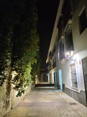 Pis a Picadueñas. Ubicado justo al lado de la famosa muralla de jerez