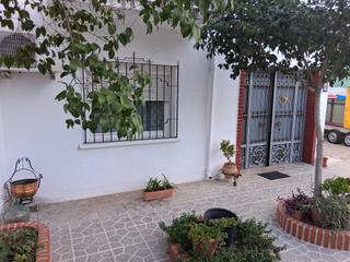 Maison jumelée à Baeza. Al lado del parking público gratuito