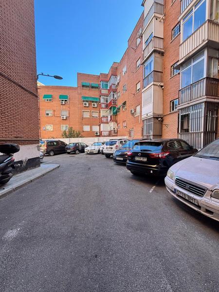 Foto adec1e46-3c3f-423a-82e2-7e3ee136b0b7. Piso esquina con calle de la esfinge. en Canillejas Madrid