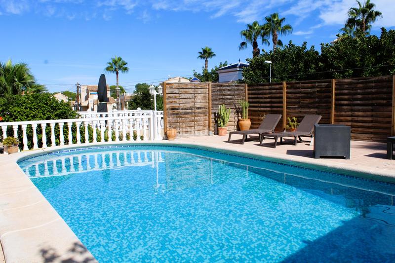 Foto 0c4e20b7-1a37-4300-ad7b-3d9c74ad017e. Chalet with parking pool in Los Balcones y los Altos Orihuela