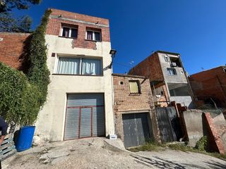 Casa aparellada a Sant Llorenç d´Hortons. La beguda baixa
