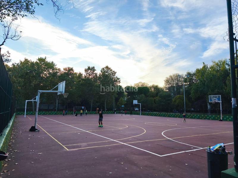 Foto 8a8d0e95-418f-457a-8dbd-56febd391e5a. Piso calle agastia zona San Juan Bautista ciudad lineal en Madrid