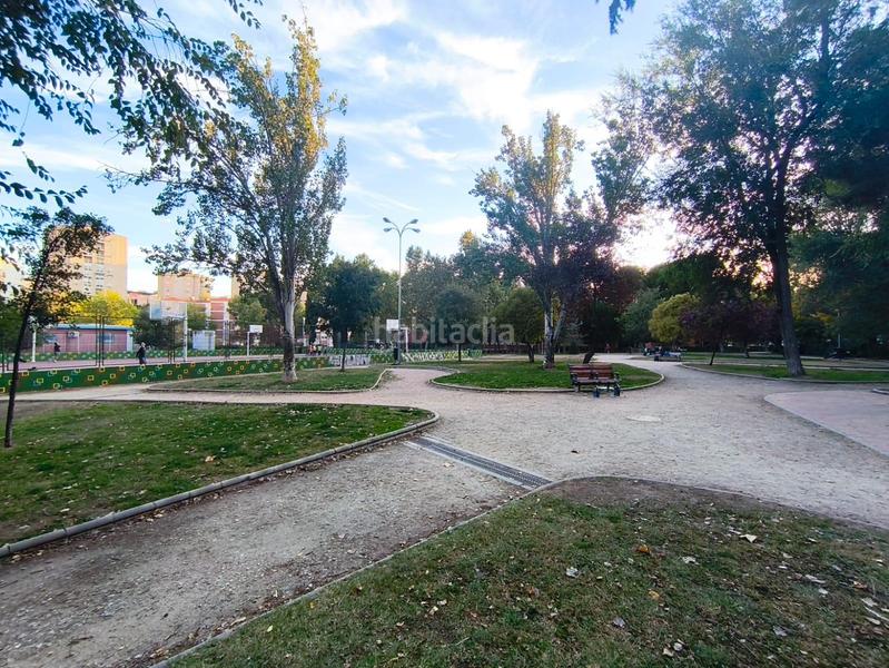 Foto b446eec5-4520-4f72-9645-4c756cc1f917. Piso calle agastia zona San Juan Bautista ciudad lineal en Madrid