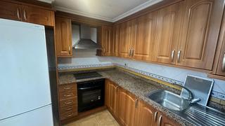 Piso en Torrefiel. Próxima por la plaza salvador allende