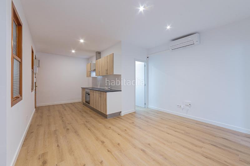 Foto 0ca221af-b7d3-480b-823f-93a60313cf18. Apartamento metro camp de larpa maragall en Guinardó Barcelona