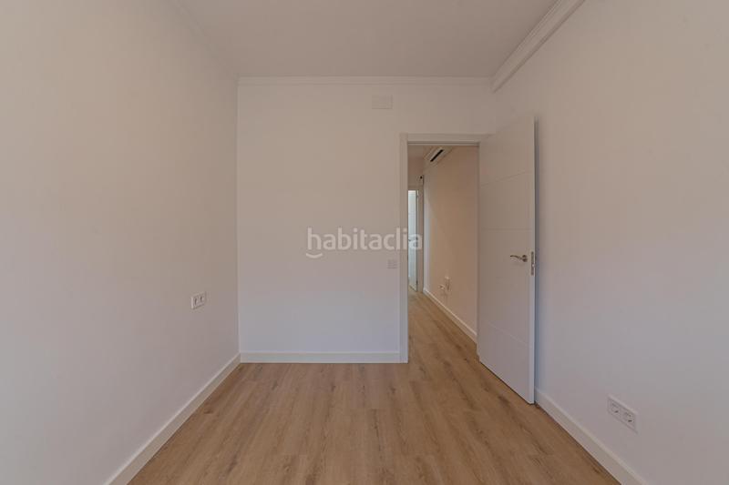 Foto 18fc3bbf-e054-4bc1-bc4e-0d4d09326f28. Apartamento metro camp de larpa maragall en Guinardó Barcelona