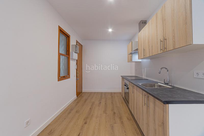 Foto 1edb8f2f-da82-4b88-9320-9a6ae910f698. Apartamento metro camp de larpa maragall en Guinardó Barcelona