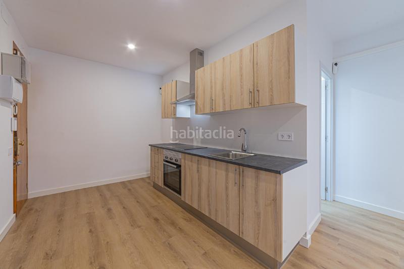 Foto 77250859-08ef-4884-8343-78ec0cf75d0f. Apartamento metro camp de larpa maragall en Guinardó Barcelona