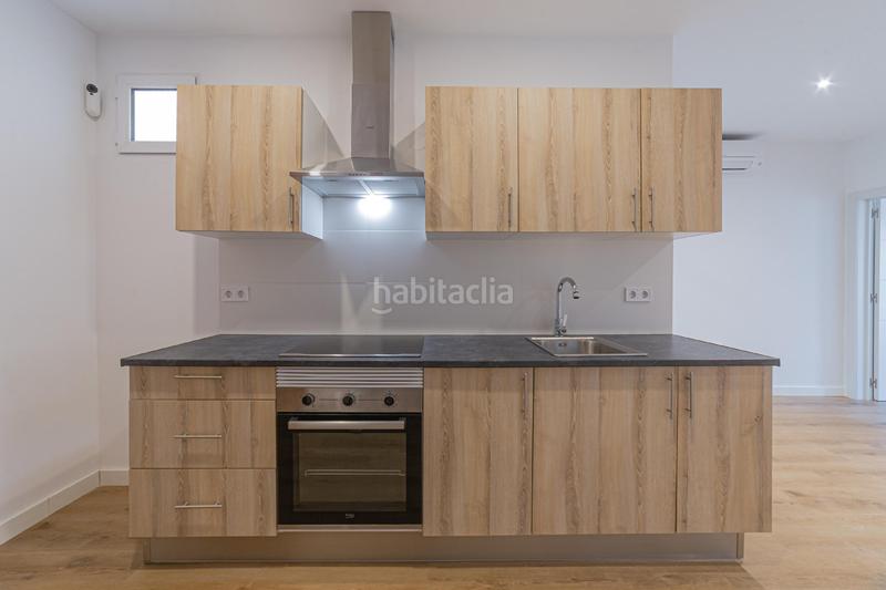 Foto ba8ca4b8-bcfa-43ca-a3c2-26ac410904d7. Apartamento metro camp de larpa maragall en Guinardó Barcelona
