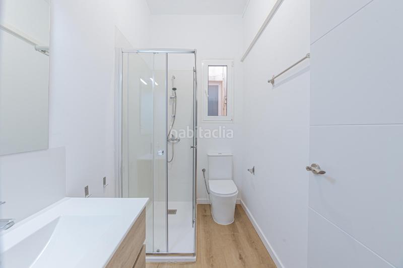 Foto c118276c-fa85-4c82-9dd8-6056adc0671c. Apartamento metro camp de larpa maragall en Guinardó Barcelona