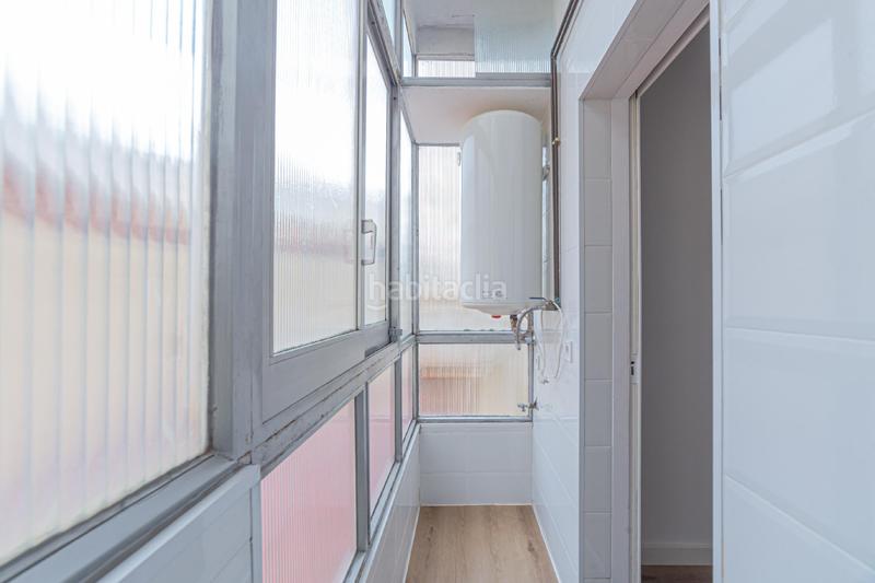 Foto e240a678-6d62-4713-840d-7fddb00bfbc3. Apartamento metro camp de larpa maragall en Guinardó Barcelona