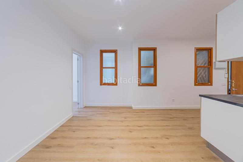 Foto f2c9b5d9-267e-4af2-9e17-e586c6887dff. Apartamento metro camp de larpa maragall en Guinardó Barcelona