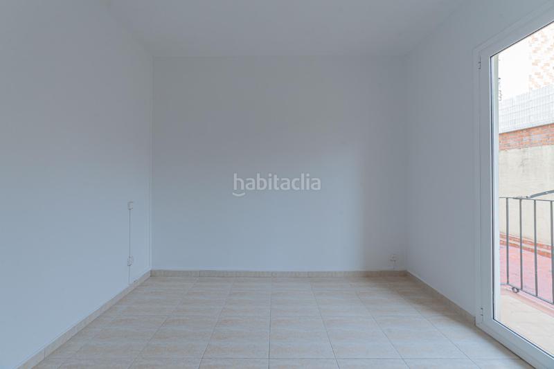 Foto 27589110-97e2-447b-af24-bf144d340b3b. Apartament amb calefacció a Guinardó Barcelona