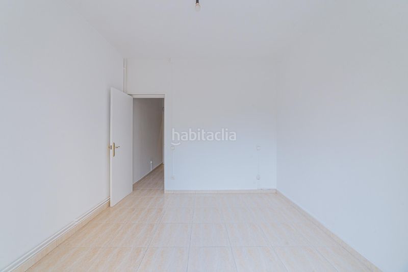 Foto aa98bd68-af7c-4619-9ad6-ab06020b8743. Apartament amb calefacció a Guinardó Barcelona