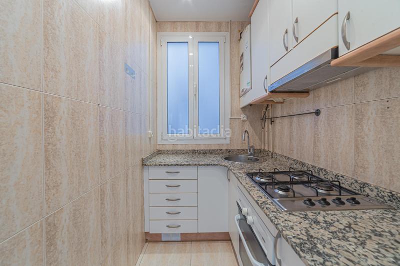 Foto c6df9b45-ade5-447b-acc8-4c4bcb8a5111. Apartament amb calefacció a Guinardó Barcelona