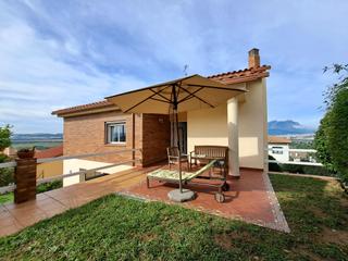 Chalet in Abrera. Urbanización can vilalba