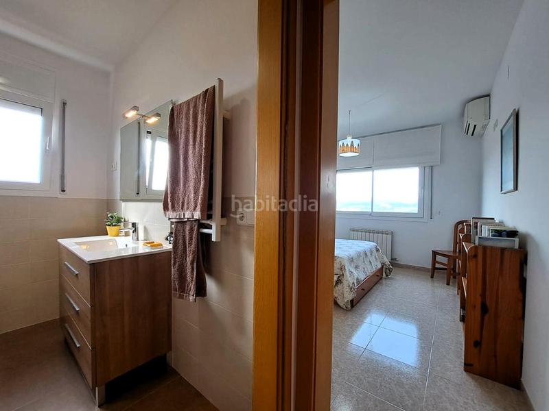 Foto d6f2c48d-daea-4fc3-89de-c4ad2bf8d94d. Chalet urbanización can vilalba en Abrera