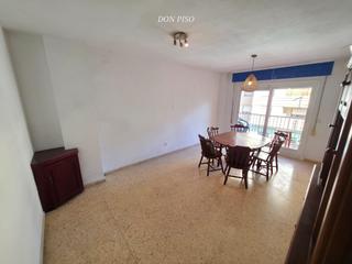 Apartament a Centro Urbano. Cerca de la estación de autobuses.