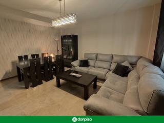 Xalet a Almendralejo. Casa adosada situada cerca del polideportivo