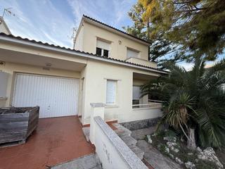Casa aparellada a Pobla de Montornès (La). En la urbanización poblamar, junto al centro