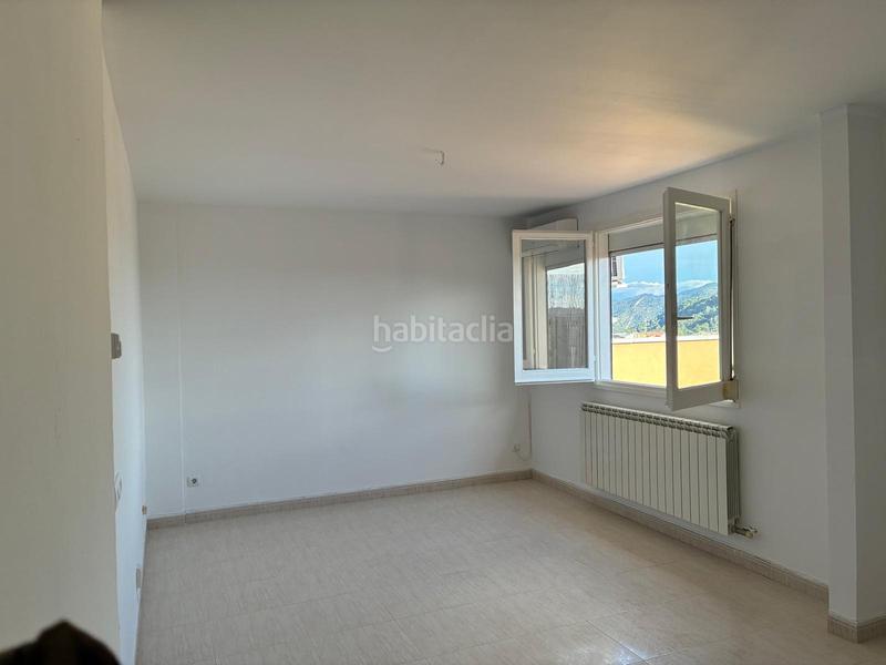 Foto f6d9f7c7-88ba-480e-a51a-d7870f6959ca. Apartament amb calefacció aparcament a Berga