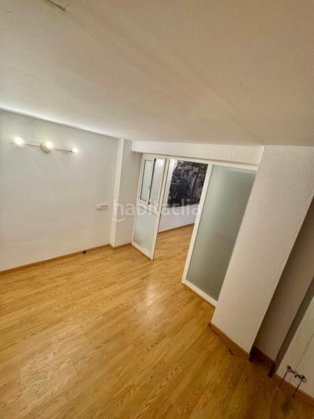 Foto 4688aaf3-1ce3-477d-86fc-bd1590717456. Local comercial a tres calles del metro maragall! en Barcelona