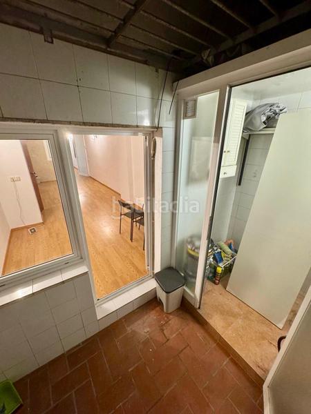 Foto c66e9438-5c75-4899-a99f-53f54e36762c. Local comercial a tres calles del metro maragall! en Barcelona