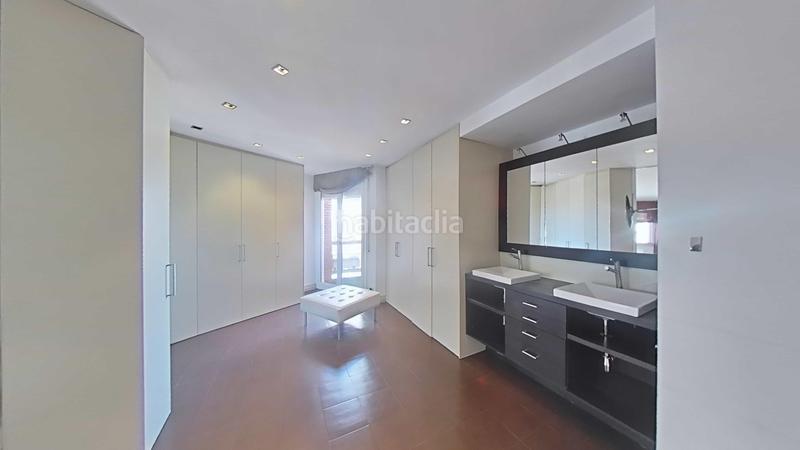Foto a1a0a2be-4f93-4519-b878-3883fd2cd3f1. Duplex avec chauffage parking dans Vila de Gràcia Barcelona