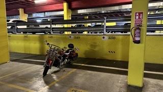 Miete Geschäftsraum in Europolis. Alquiler de 1 plaza de garaje en el parking europolis