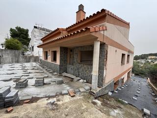 Chalet in Bellvei. En la urb baronia bellvei.