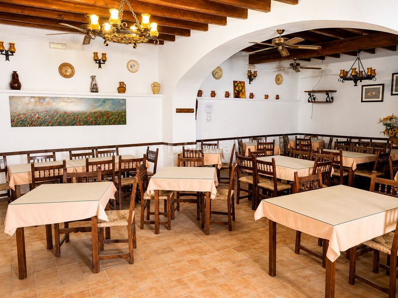 Foto 895ab13b-1fe2-436d-a37a-08c5736ba503. Chalet local comercial y primera planta en Sineu