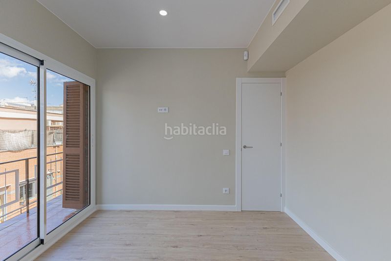 Foto c10b0af5-e6f2-4021-b8e1-4d663fd10311. Pis a Sants Barcelona