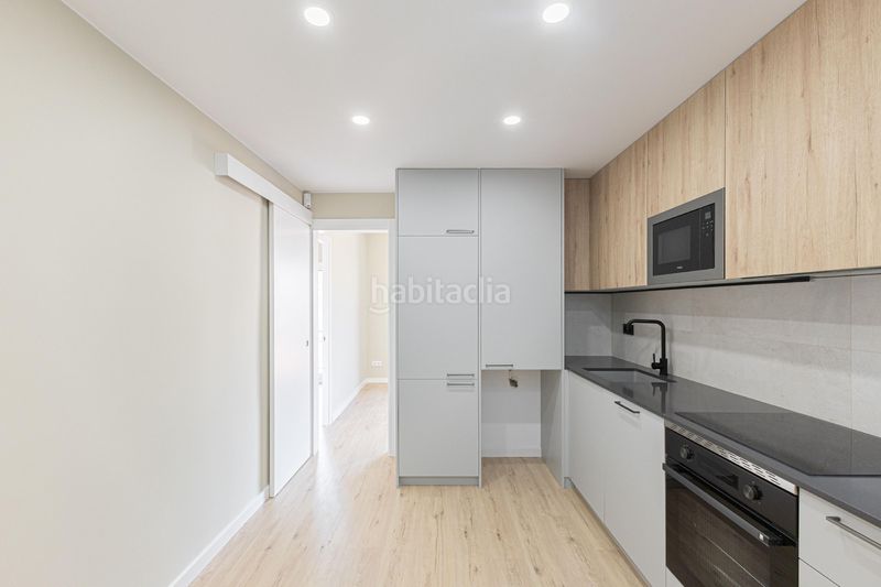 Foto c5f427bf-07da-403d-88d9-a8d0068376f6. Pis a Sants Barcelona