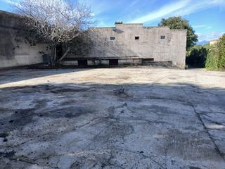 Fabrikhalle in Muro. Cerca de la salida hacia santa margalida