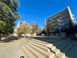 Piccolo appartamento in Centre. Piso de obra seminueva a 10 minutos del centro