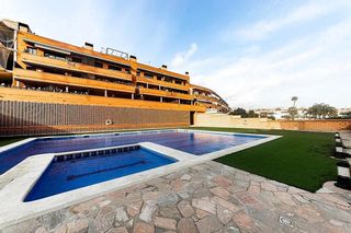 Penthouse in Santa Maria-l´Eixample-Sud Sumella. Junto al centro y a escasos minutos de la playa.