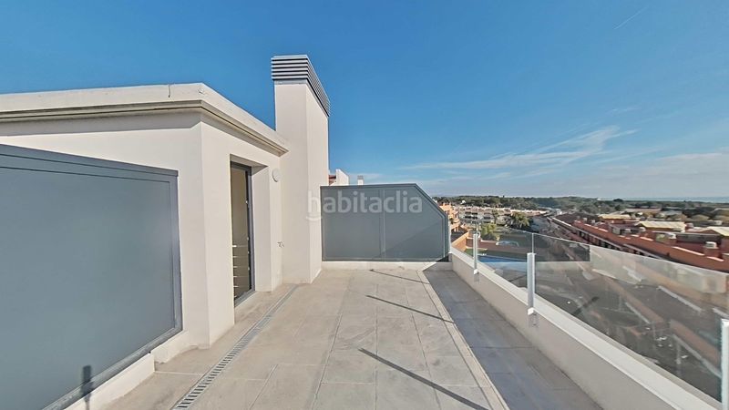 Foto b858fdde-720f-4402-8f55-94945ac8d6f1. Àtic amb calefacció aparcament piscina a Santa Maria-l´Eixample-Sud Sumella Cubelles
