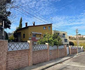 Chalet à Piera. Urbanización can canals