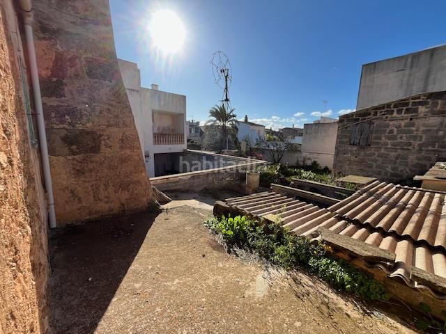 Foto ddfe3a57-7801-40be-8a21-b80a4c3457df. Casa aparellada a Campos poble Campos