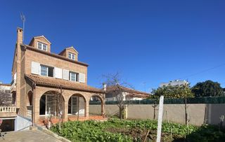 Chalet à Santa Maria-Terra Nostra. Santa maría de montcada, cerca del parque de can olller