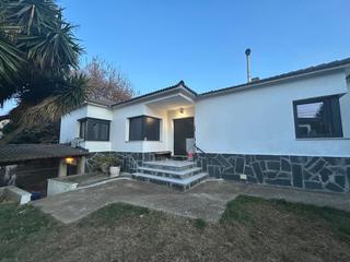 Xalet a Piera. Urbanización can mas