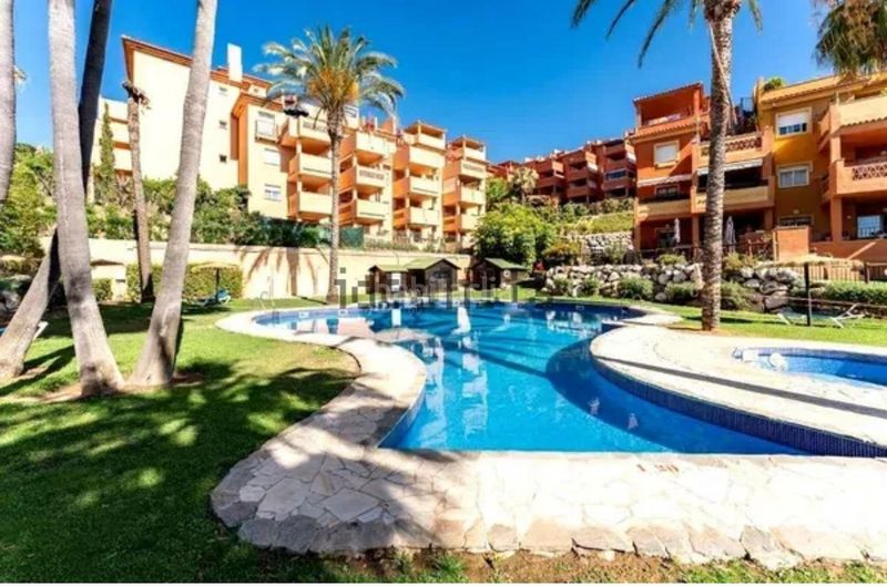 Foto 0b1a9a3a-976f-49f8-87dc-b16ff786cc45. Pis amb aparcament piscina a Santa María Marbella