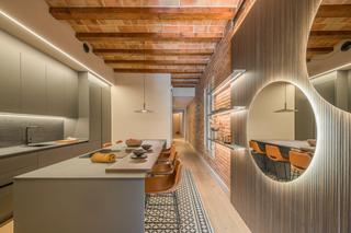 Flat in Sant Antoni. Gran via de les corts catalanes  villarroel