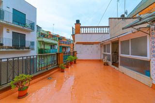 Chalet à Roquetes. Alavarado frente metro l3 roquetes