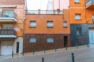 Xalet a Roquetes. Alavarado frente metro l3 roquetes