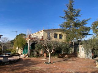 Masia a Benigànim. Vivienda cercana al núcleo urbano.