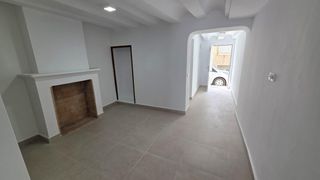 Towny house in Pinoso. Casa pareada a estrenar junto a la torre del reloj