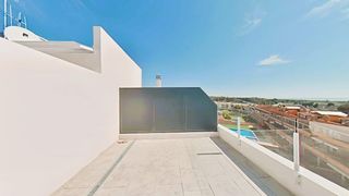 Penthouse in Santa Maria-l´Eixample-Sud Sumella. Junto al centro y a escasos minutos de la playa.