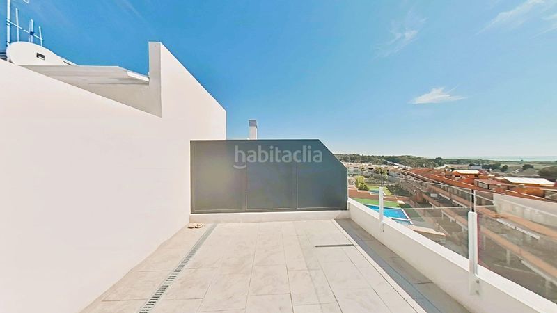 Foto dad788ac-aacd-4f19-b6fb-714e2ee94239. Àtic amb calefacció aparcament piscina a Santa Maria-l´Eixample-Sud Sumella Cubelles