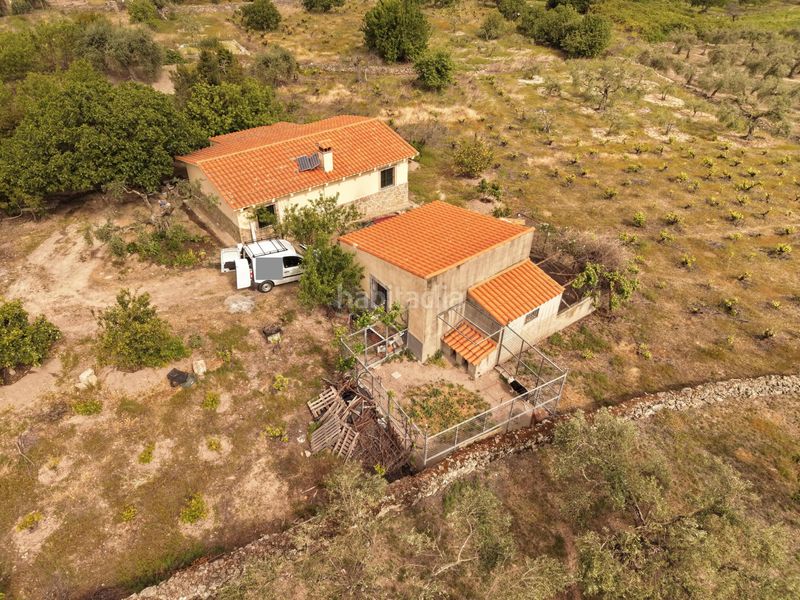 Foto b2c9448a-6429-43ce-ab48-599fda085872. Masia amb aparcament piscina a Montánchez